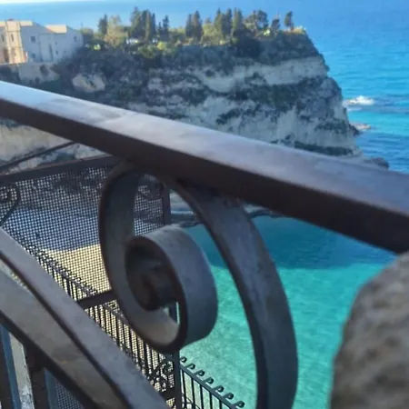 4us: A Cosy Glamour On The Sea 4you! Vibo Valentia Marina