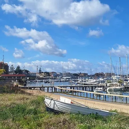 Lägenhet 4us: A Cosy Glamour On The Sea 4you!